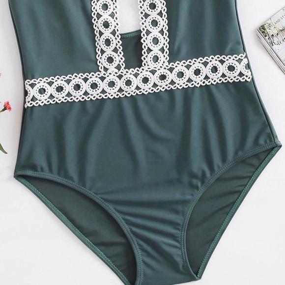 🏆HP🆕➕Sexy Eyelet trim halter top Monokini - Picture 6 of 8